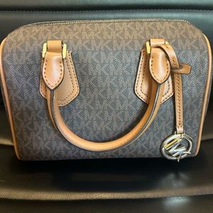 New michael kors crossbody handbag